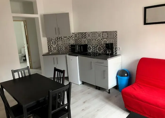 Studio Meuble A 700 M De La Plage