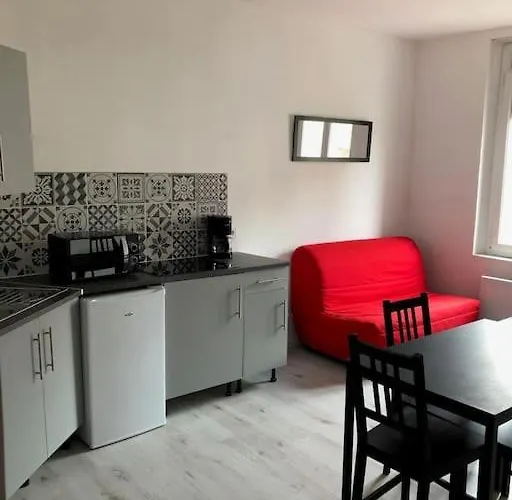 Studio Meuble A 700 M De La Plage
