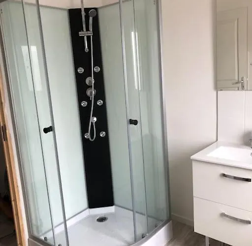 Studio Meuble A 700 M De La Plage