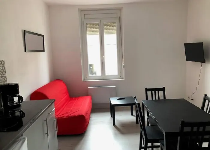 Studio Meuble A 700 M De La Plage