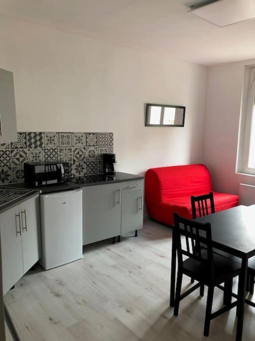 Studio Meuble A 700 M De La Plage